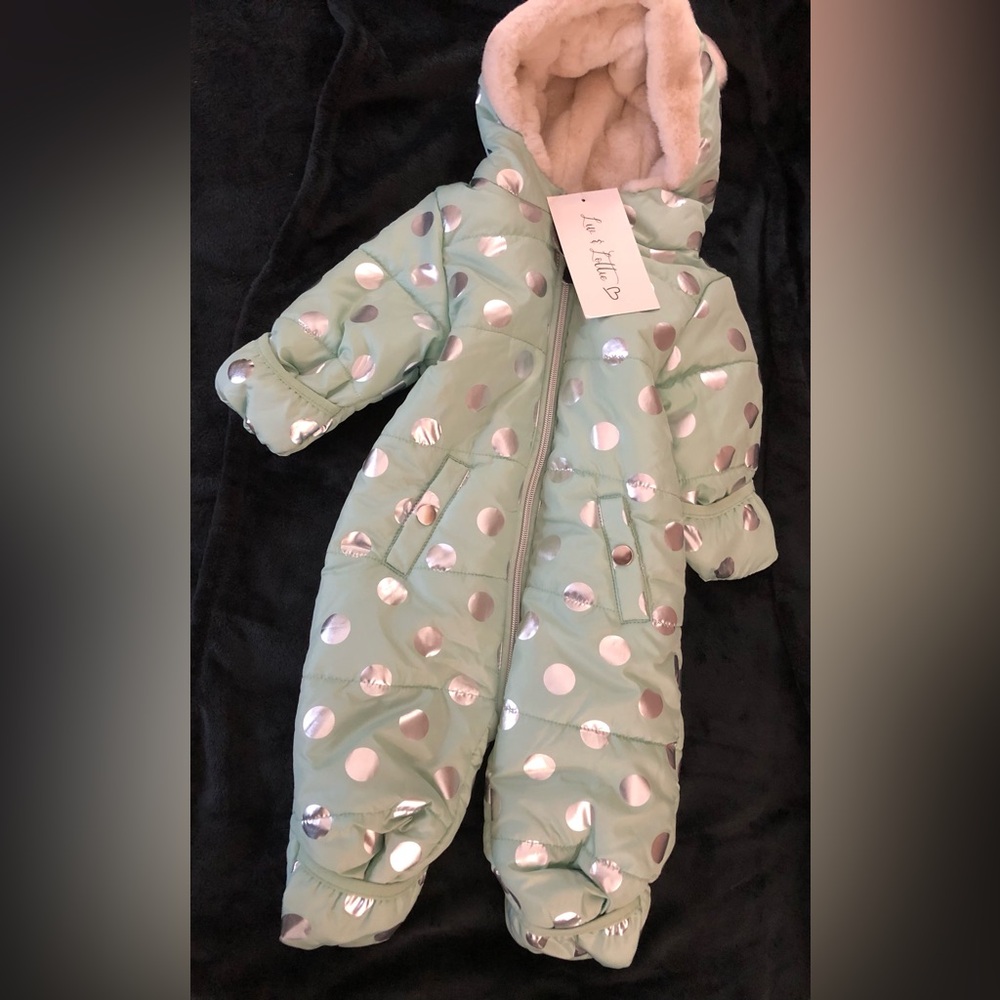 Liv and Lottie Baby’s  Green / Silver Polka Dot Snowsuit. Size 6 months. NWT